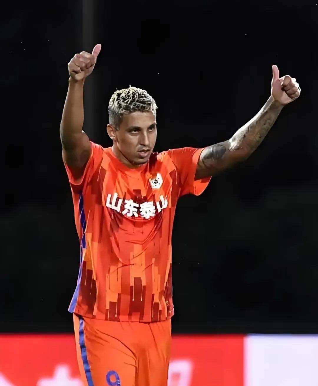 大连英博2-0山东泰山，一战揭露3个不争的事实！第一，泰山缺少一个中场核心。就