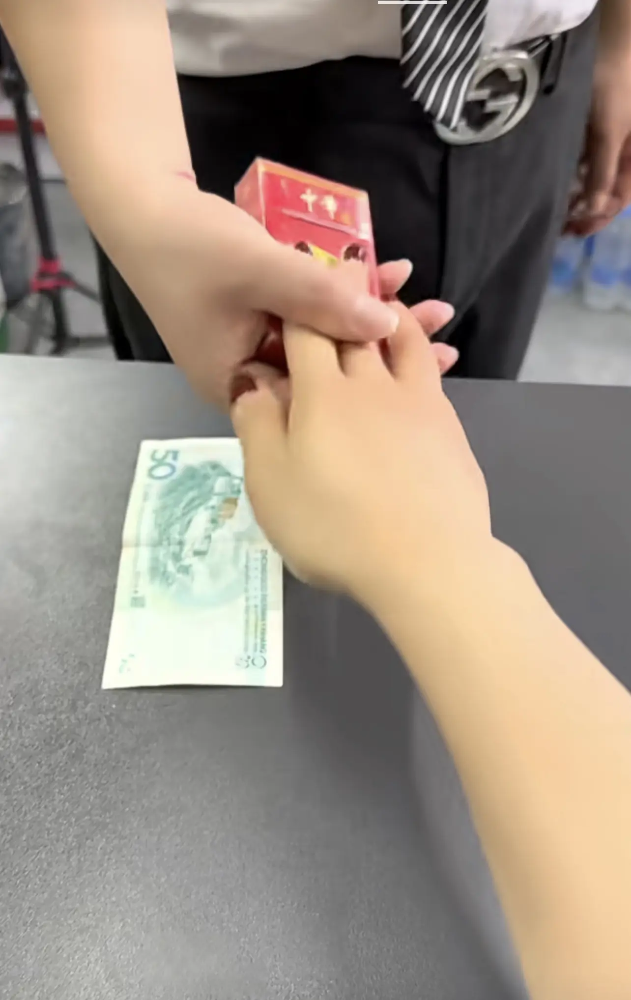 楼下杂货铺的老板娘有点意思