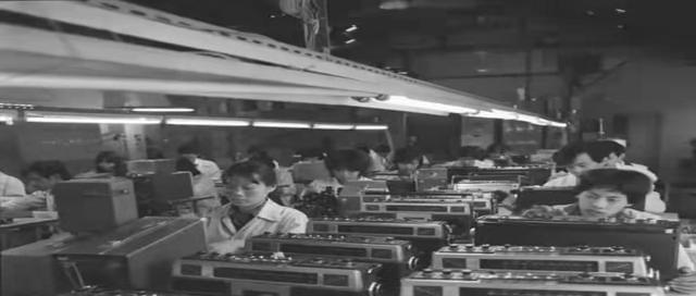 1995年，东莞市某殡仪馆，夜晚收到一名18岁女孩的遗体，何师傅将其冷冻时，竟发