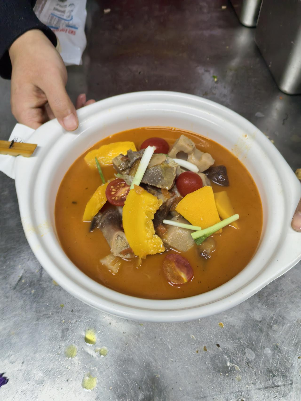 给2026的自己写句话致2026的自己：灶台是战场也是归宿，愿手中勺能炒出人间百