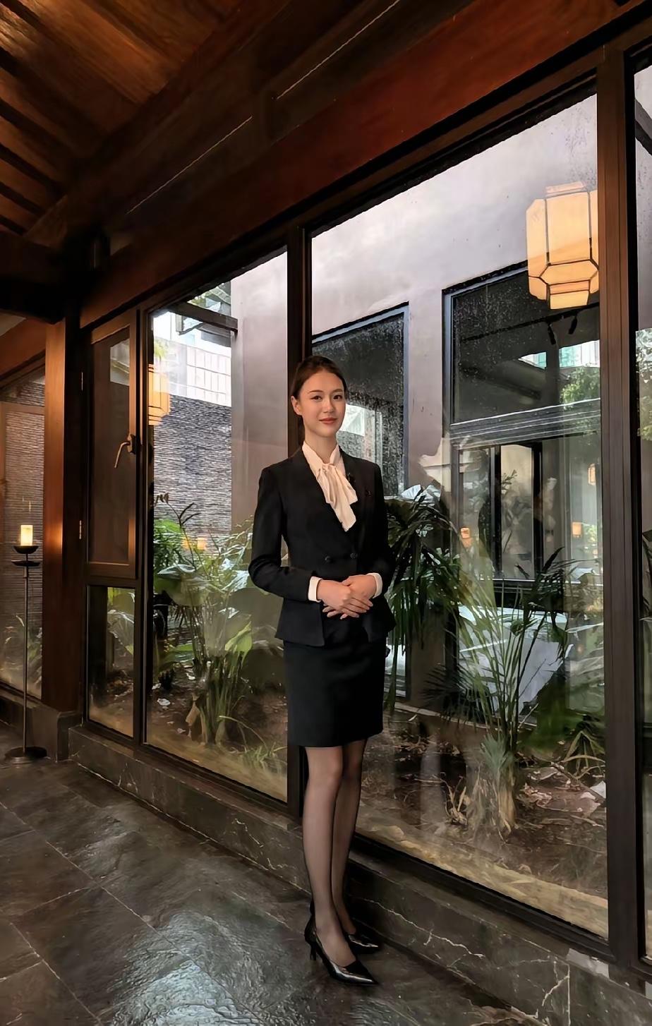 什么样的穿搭可以成为气质女神?职业装该如何穿出时尚感夏末初秋最温柔气质的穿搭