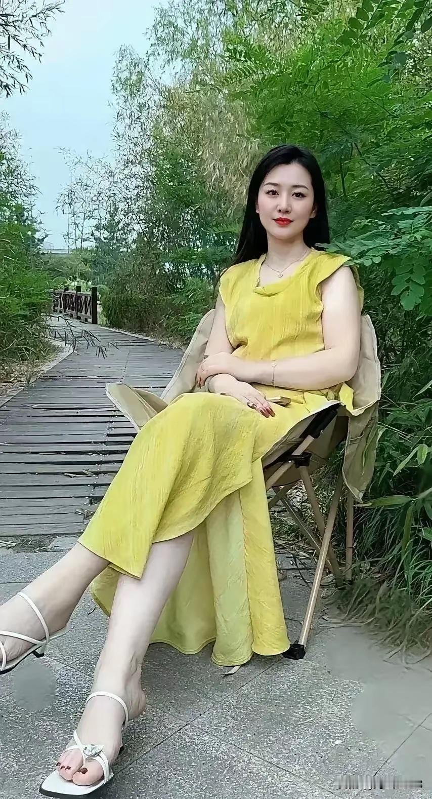 鹧鸪天·誓约文/熏墨天色暮暮映画楼，竹叶袅袅绕椅钩；与卿对坐谈今古，共话