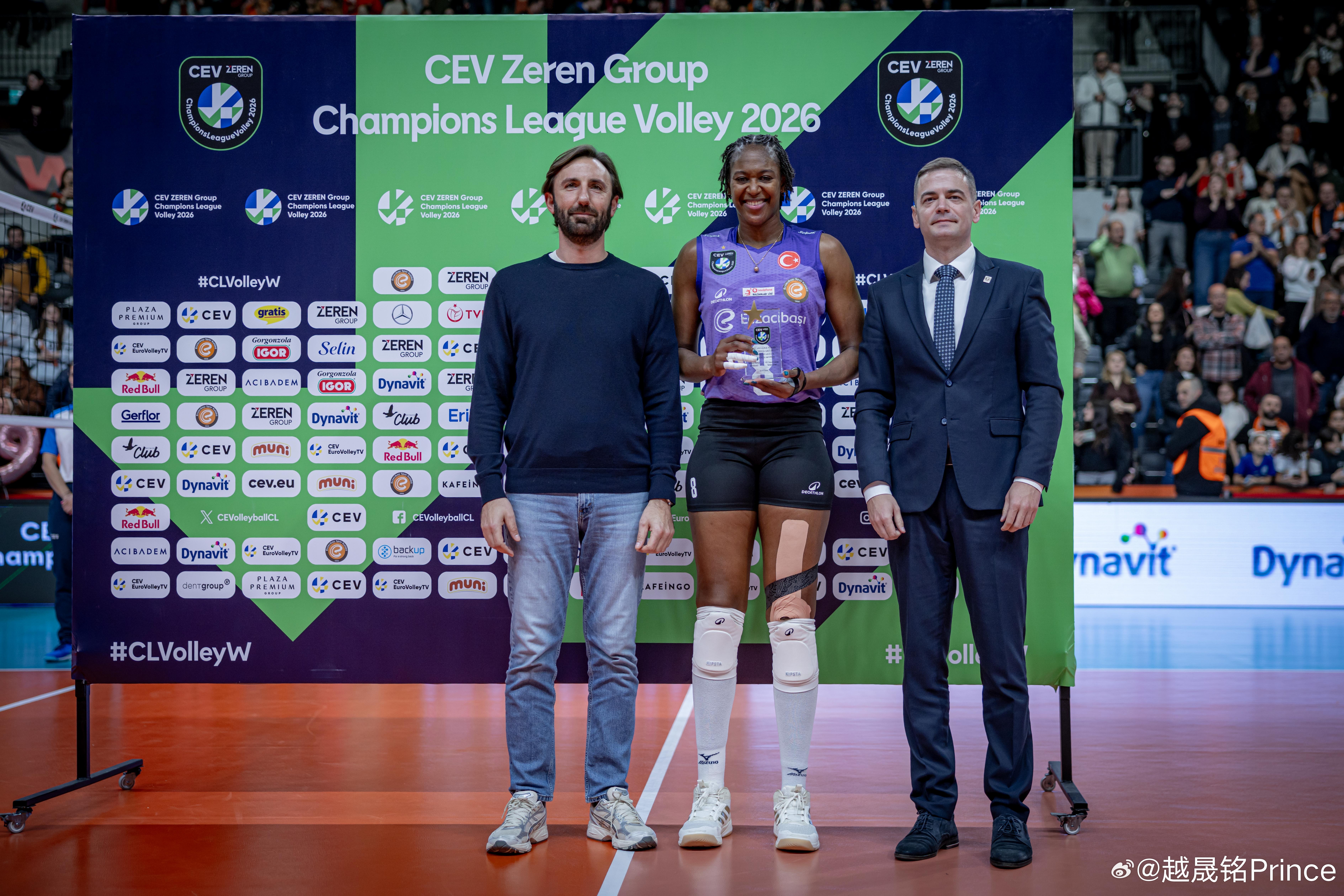 👑欧冠女排1/4决赛首回合结束，土超和意甲各两支球队取胜，平分秋色；四场单场