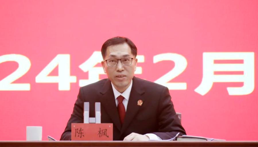 法学界陈枫：加强对外嫁女性的管理已经刻不容缓。他建议，只要中国女孩嫁给老外，必须