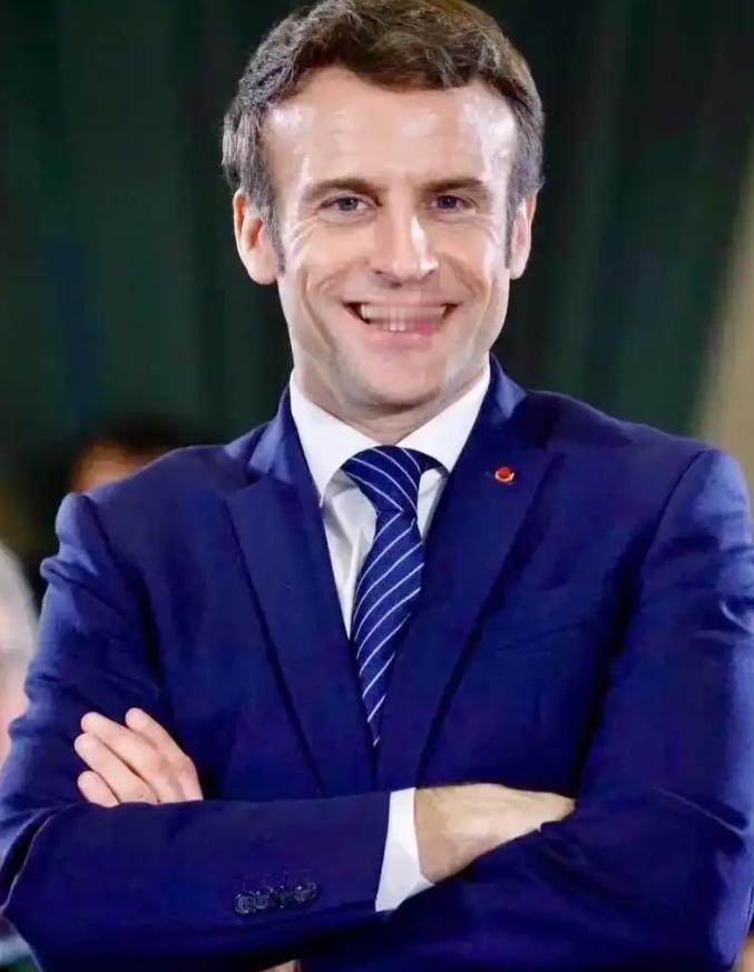 法国消息4月9日，马克龙在社交媒体发文，他给伊朗总统、美国总统都打了电话，核心