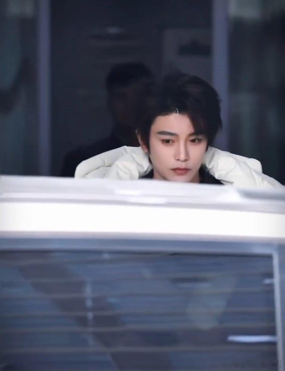 丁禹兮你好星期六上班路透，感觉穿的好暖和啊！期待这个山河枕卫韫​​​