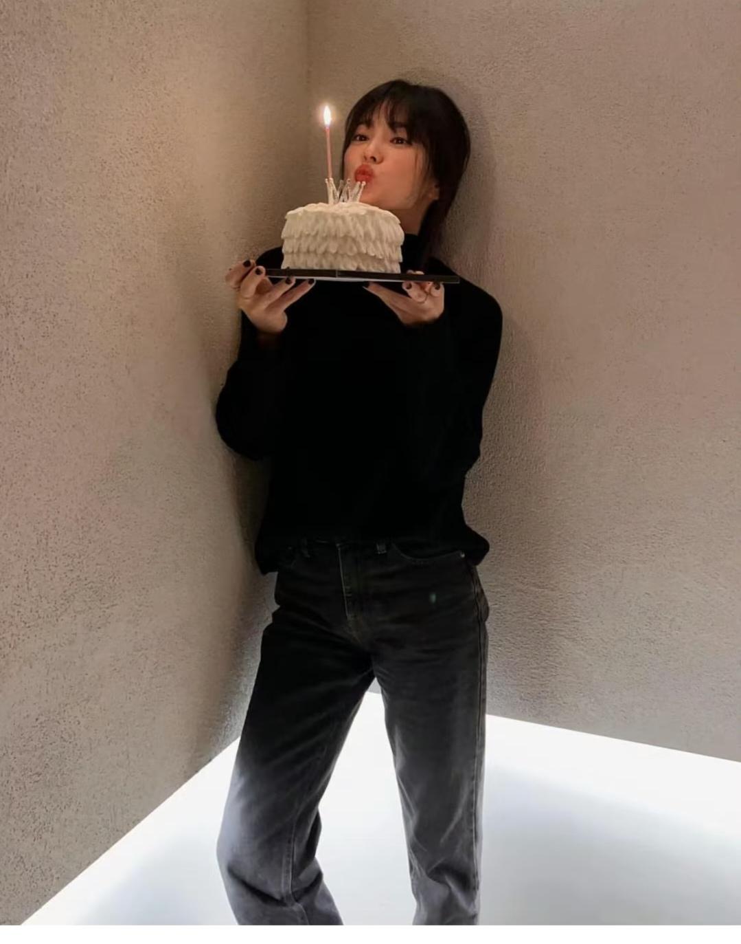 宋慧乔，脸真小，无死角的美。