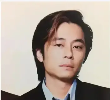 1990年，王杰想看看女友到底爱不爱他，结果俩人吃了一顿五万元的饭。饭后，他对女