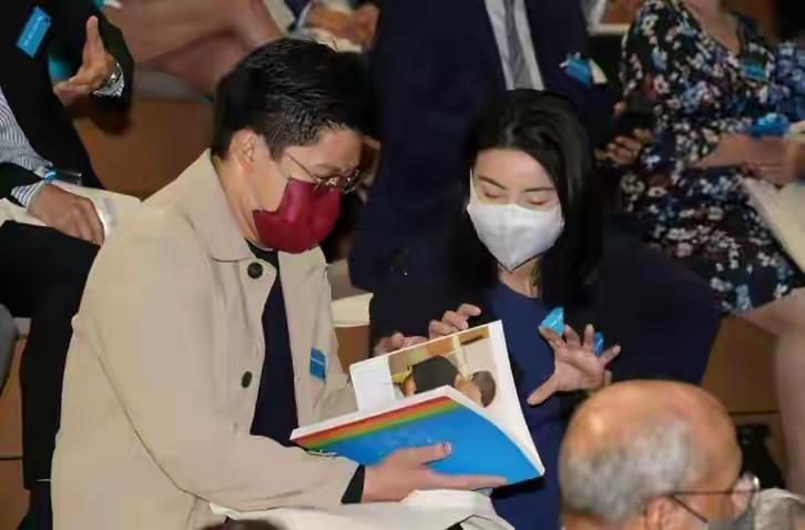 谁能想到，连赌王何鸿燊、李嘉诚这样的顶级大佬，去参加霍家婚礼，居然连主桌都挤不进