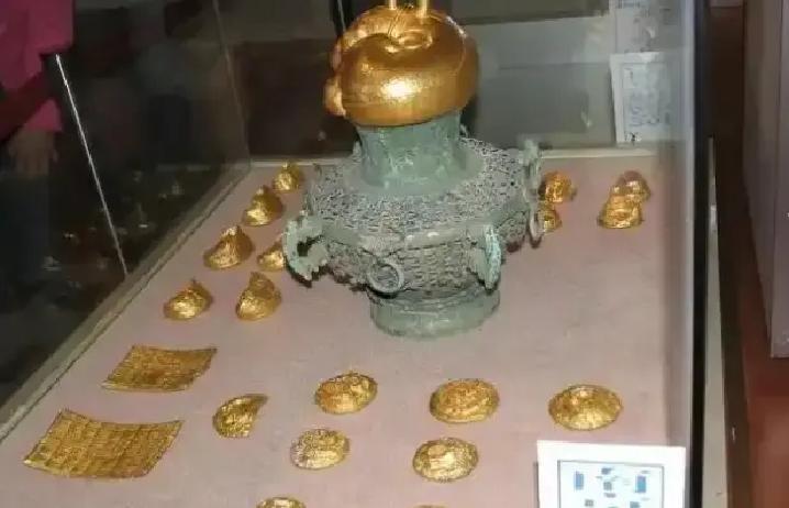 1982年，一名老农将40斤黄金全部捐给国家，捐完之后才突然发觉，原来装黄金的那