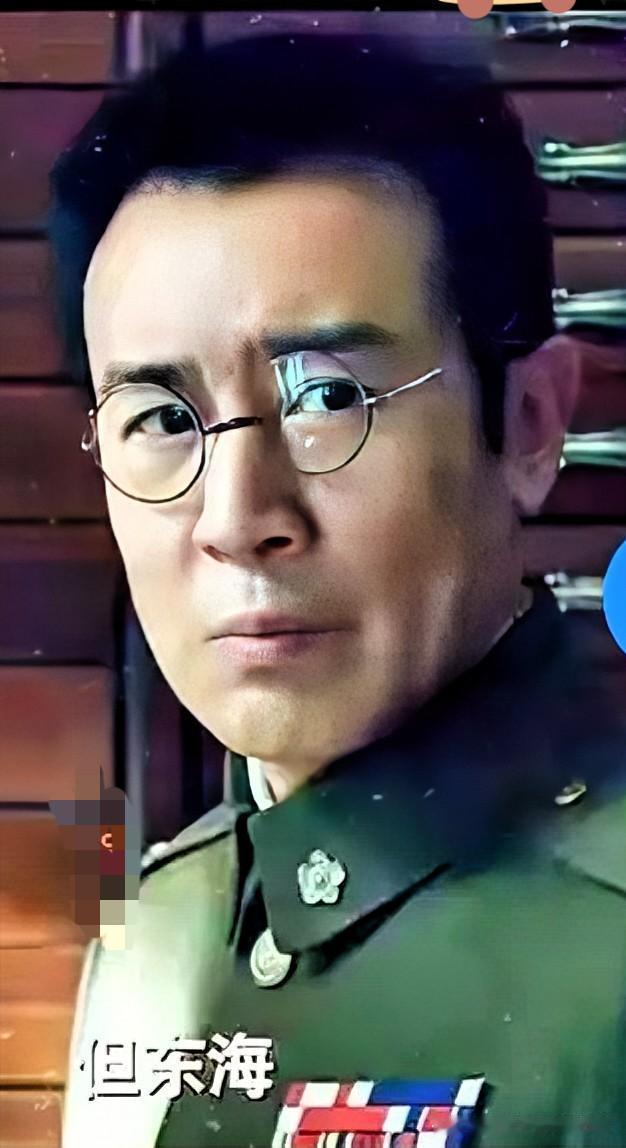 倪萍的三婚丈夫杨亚洲执导的谍战剧《沉默的荣耀》在央视八套首播后大捷，收视率达3.