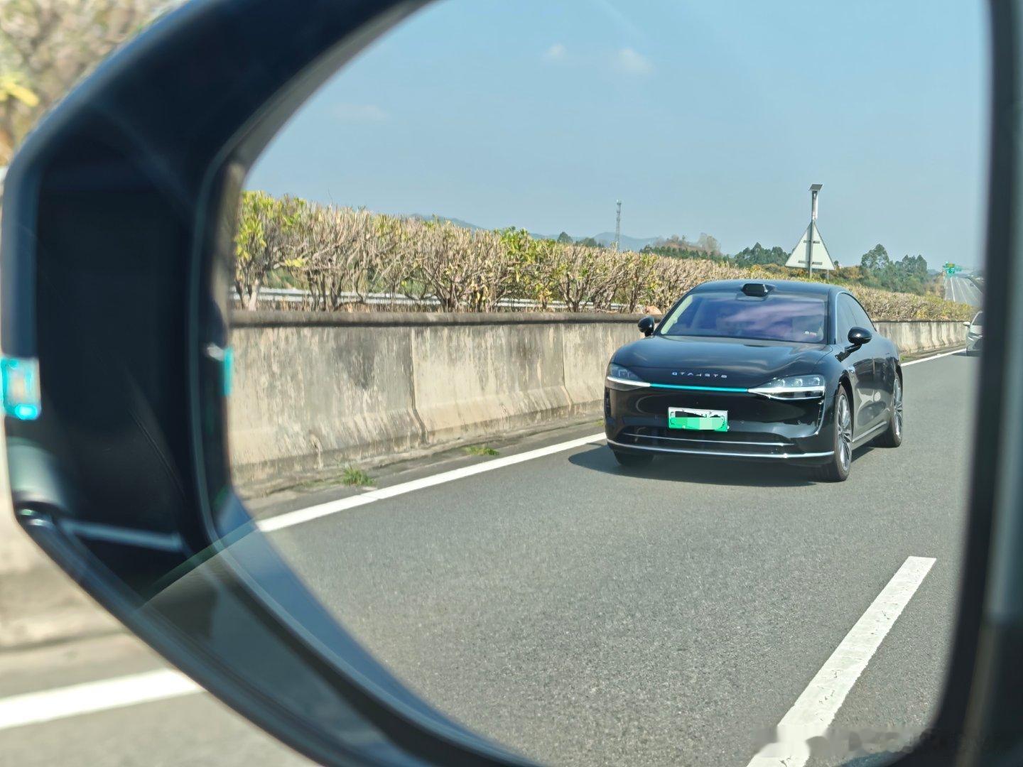 到处都是小蓝灯看到小鹏G7会心一笑看到了享界S9看到方程豹钛7也上路了