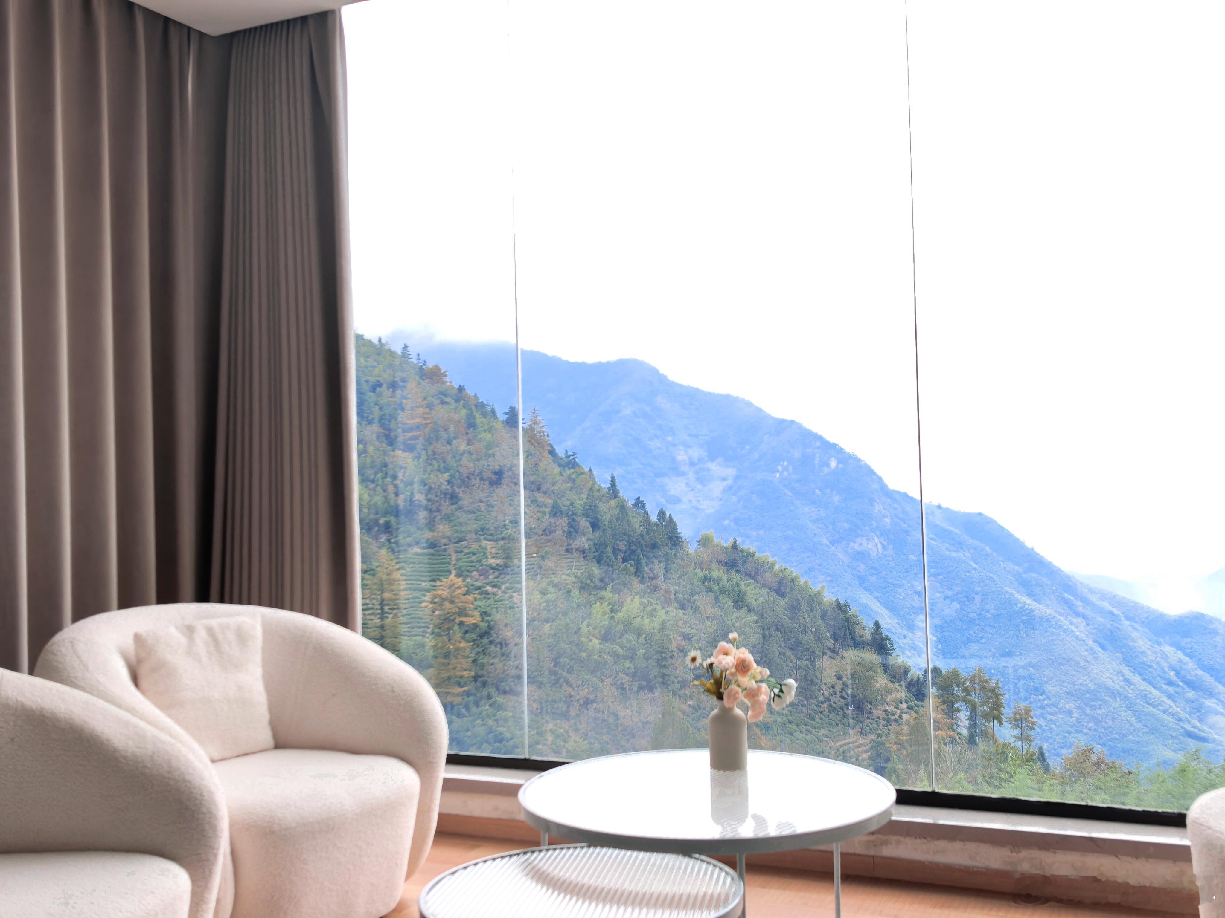 早上拉开窗帘，就能见到这么美丽的风景，心情都愉悦了​​​