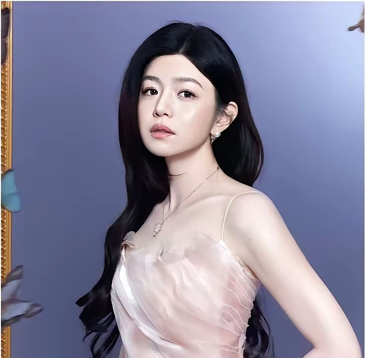 周柯宇第一次跟陈妍希合作在采访中，他说了一个大实话他说，陈妍希根本就不是你们以为