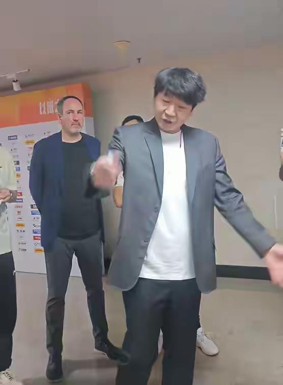 山东高速男篮重建的焦点在引进更强力更忠诚更适配的外援一位资深山东高速男篮支持者给