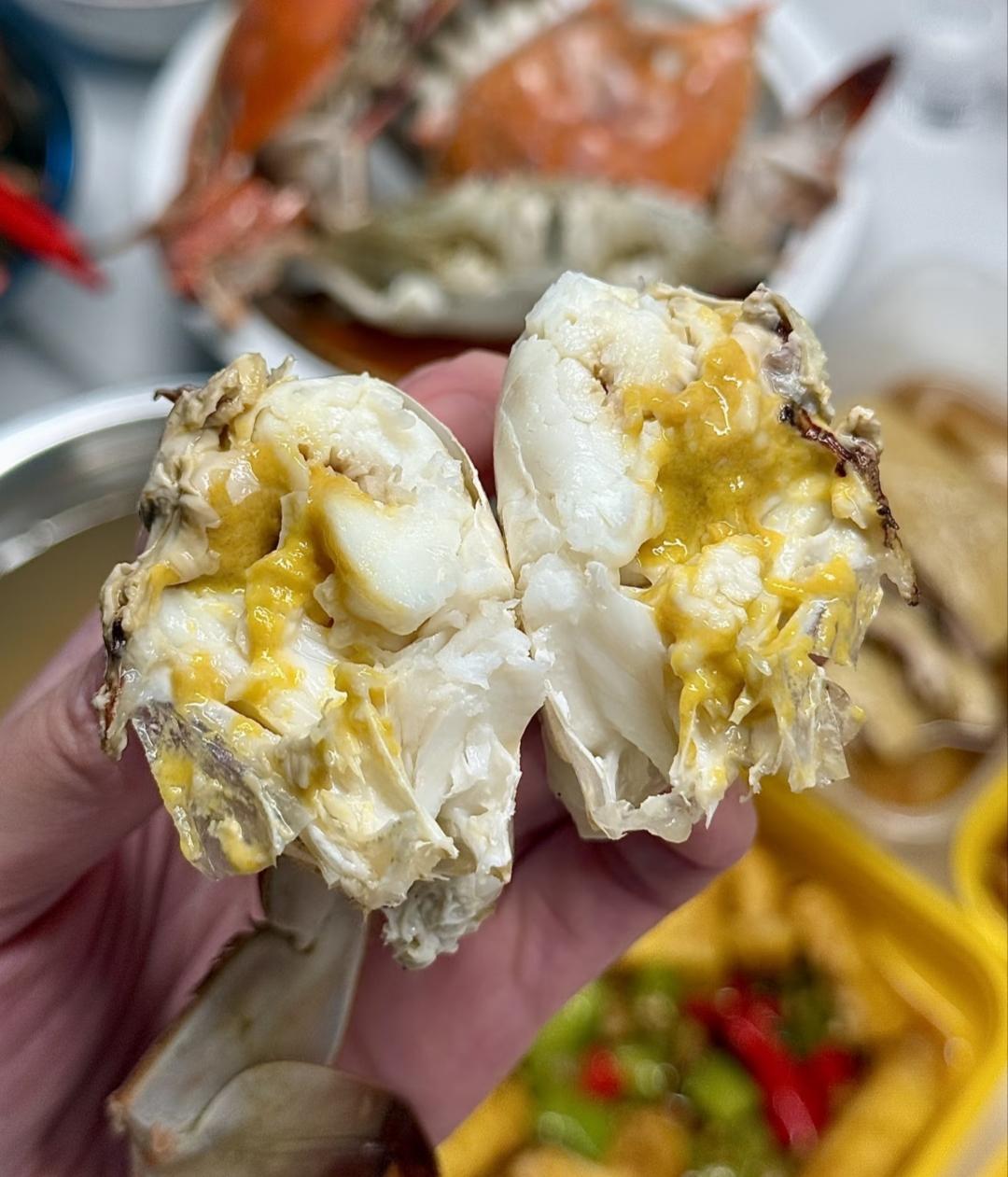 水煮梭子蟹原来这么好吃！花40块在菜市场买了三只梭子蟹，原本是打算蒸着吃的，