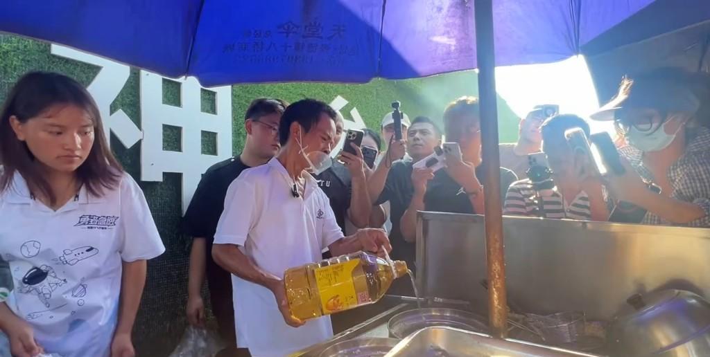 同样用元宝油，西贝被吐槽，为何鸡排哥却没人说？因为这不一样，西贝是不让你知道还
