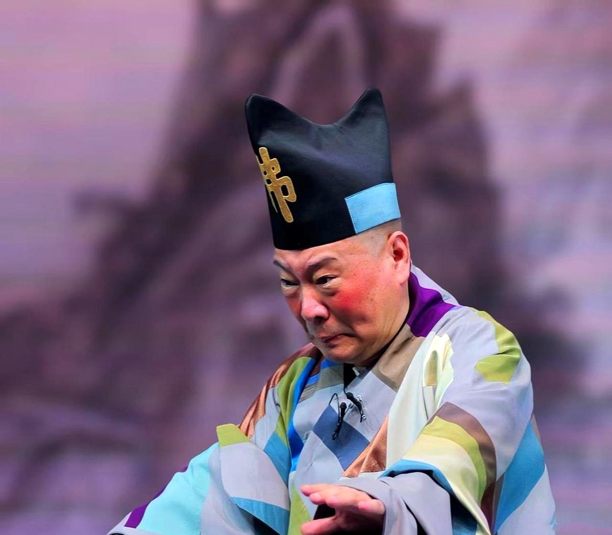 德云社没垮,只是不靠郭德纲一个人扛了。天津那场演出出事,没人装没事,也没人撂挑