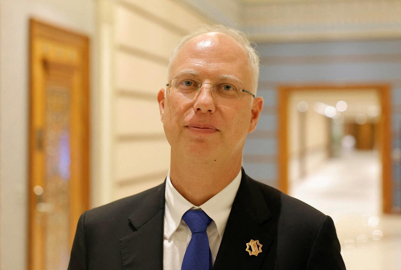 政治正确代价惨重！欧盟高官见俄美能源合作推文心在滴血，泽连斯基心碎，跟随美国反俄