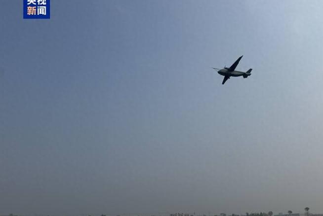 美国还在满世界拉帮结派，咱们却悄悄干了件惊天动地的大事。就在今天，一架7吨级的“