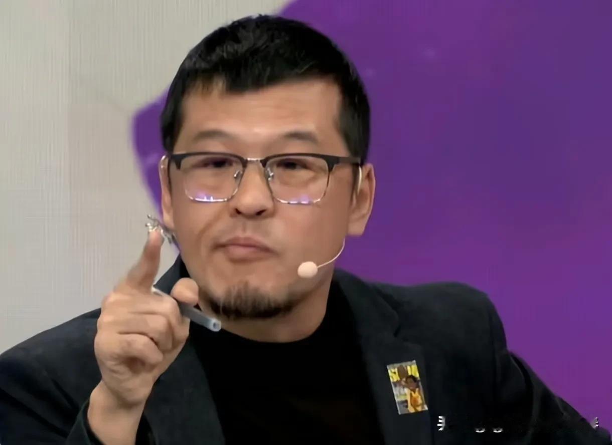 罕见！杨毅谈:中国男篮第二阶段世预赛前景:距离世预赛大约十天左右，但从第二场