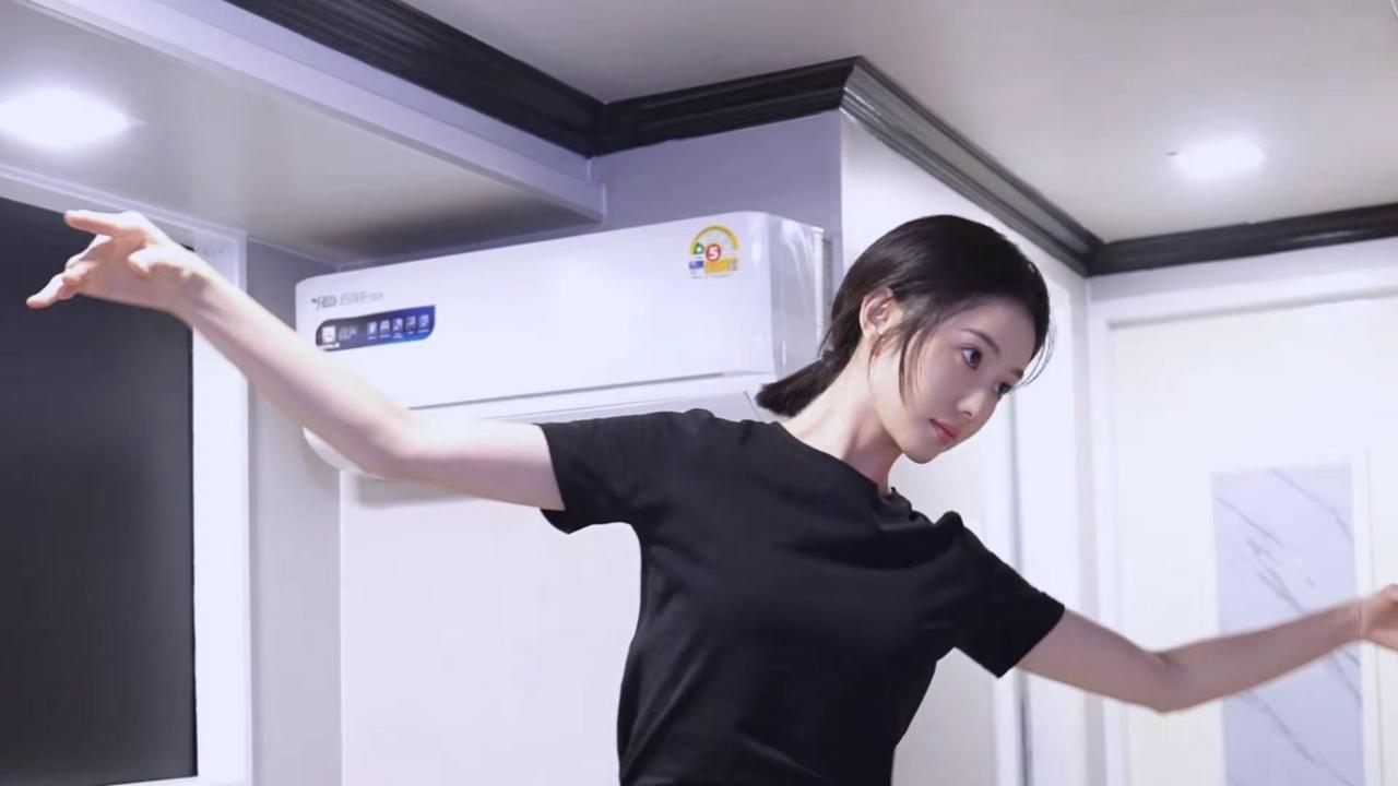 明艳动人是这么形容的刘浩存刘浩存跳舞