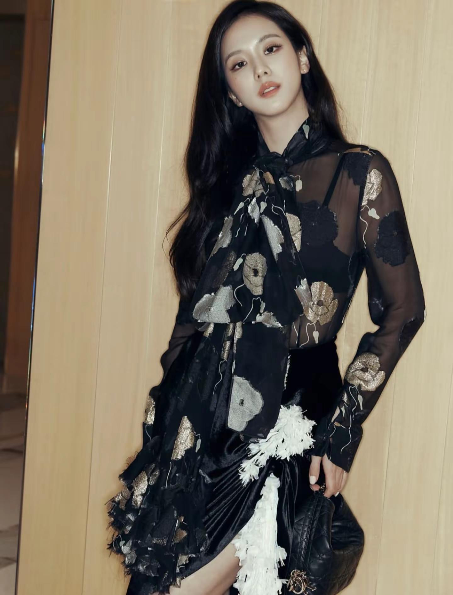 Jisoo｜巴黎Dior暗夜玫瑰。NightinPariswithDior🖤jisoo时装秀巴黎迪