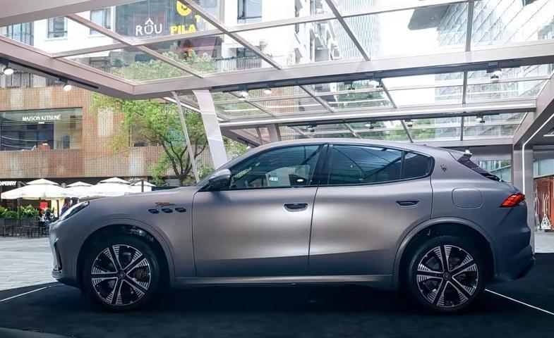 30万的玛莎拉蒂，两天被一扫而空，原因是超乎寻常的大降价。30万的玛莎拉蒂，