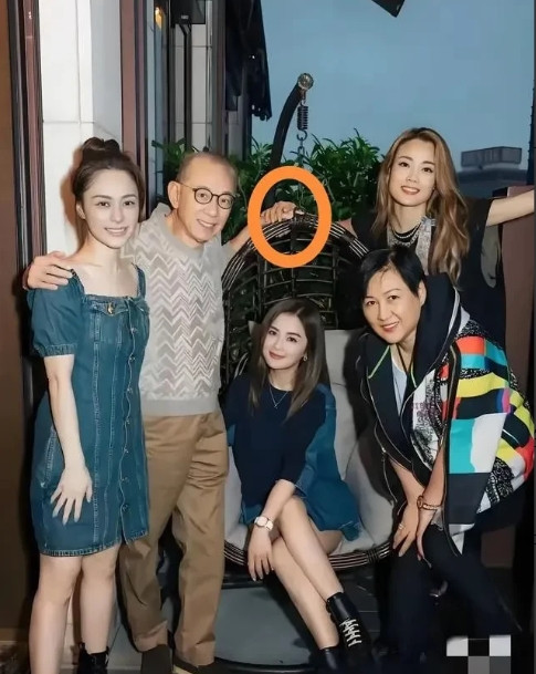 杨受成和容祖儿的关系也太明显，英皇陷入166亿债务危机，八十多岁的他路都走不