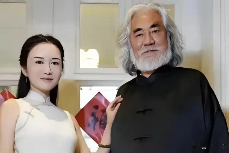 有网友说，张纪中为什么不怕他老婆卷走他的钱，毕竟这两个人岁数差别还是很大的呢。