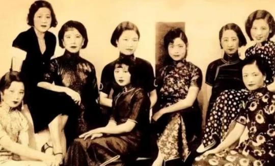 1926年，剥皮将军张宗昌终于如愿以偿，得到了美人陈佩瑜。新婚之夜，张宗昌下令把