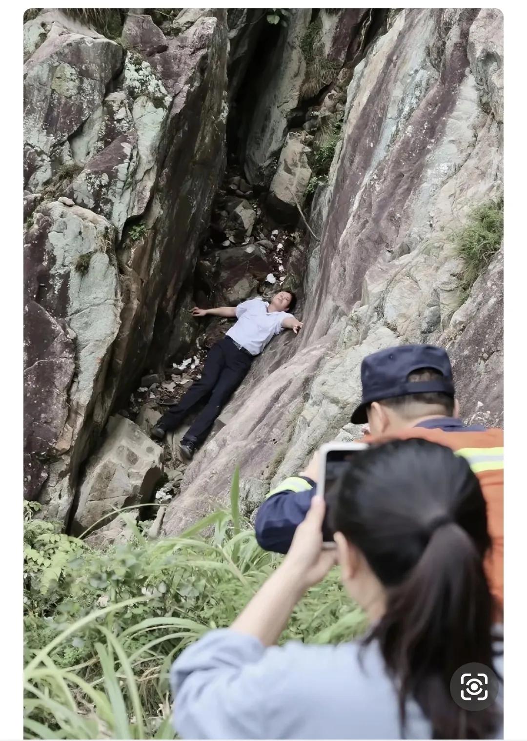 她在最死不起的年龄死掉了，才37岁，再次演绎了“一失足成千古恨”的人间悲剧。话