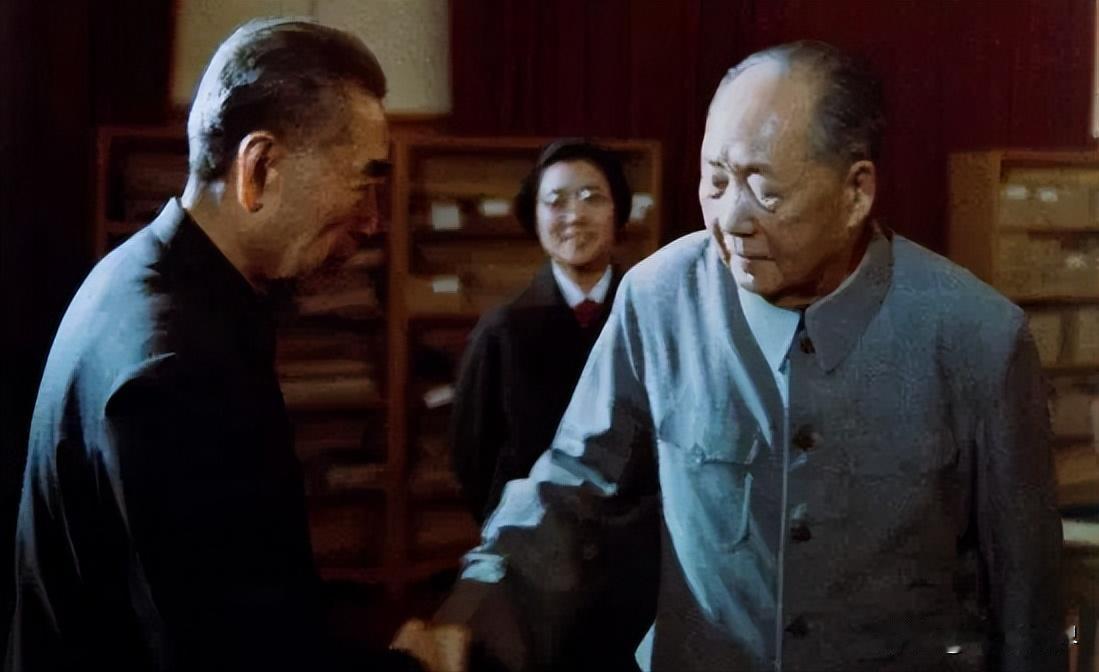 1974年，两位伟人在镜头前最后一次握手道别，现在回看却是满满的心酸…… 