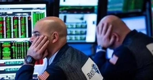 一旦中国今天清空全部7307亿美元美债，明天我们自己的出口企业，就将接不到一张新