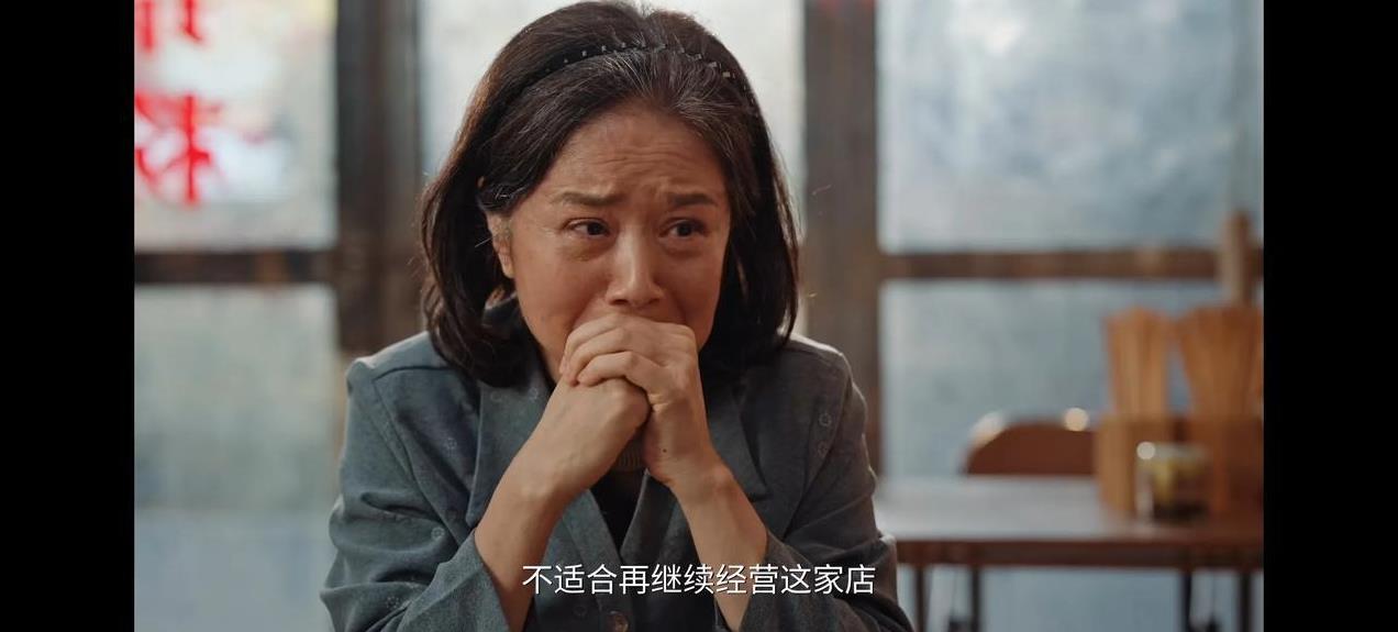 《利剑玫瑰》林然还未找到，章阿姨的团圆小馆却不能继续再开。阮美玉勇敢当卧底，去觅