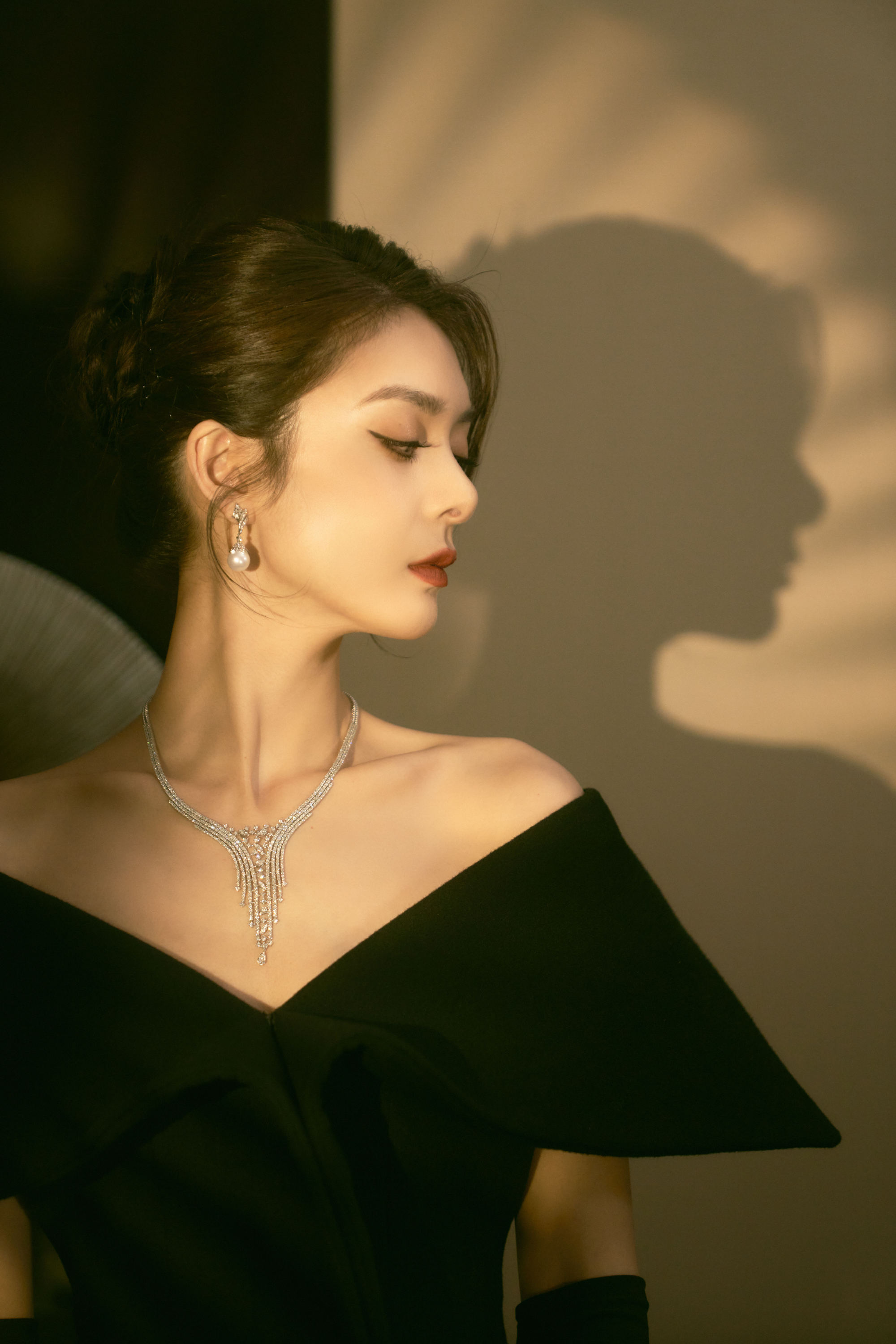 傅菁：暗黑冷艳，轻柔精致。傅菁