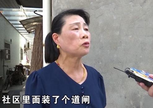 “我把车停自家院子凭什么交钱？”浙江，女子有一栋住了三十年的四层小楼，带着一个院