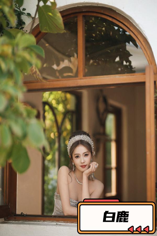 白鹿美到闪瞎眼，杨超越被嘲？微博视界大会网友评论现冰火两重天11月3日的微博视