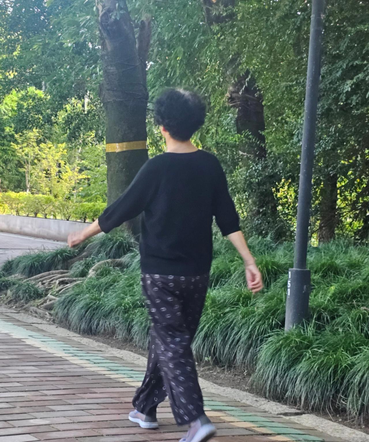 "哎，我侄子因为玩手机这事儿，居然跟我妈动手了！我哥知道后，连夜从上海开车回来，