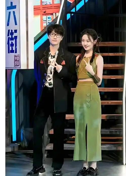 许嵩和冯禧结婚，我不惊讶，冯禧小许嵩14岁，我也不惊讶，但真正让我惊讶的是，