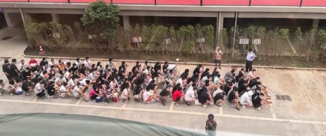 电诈头目刚被押回中国受审境外老巢就遭一锅端，这波跨境扫黑操作看得人直呼过瘾，11