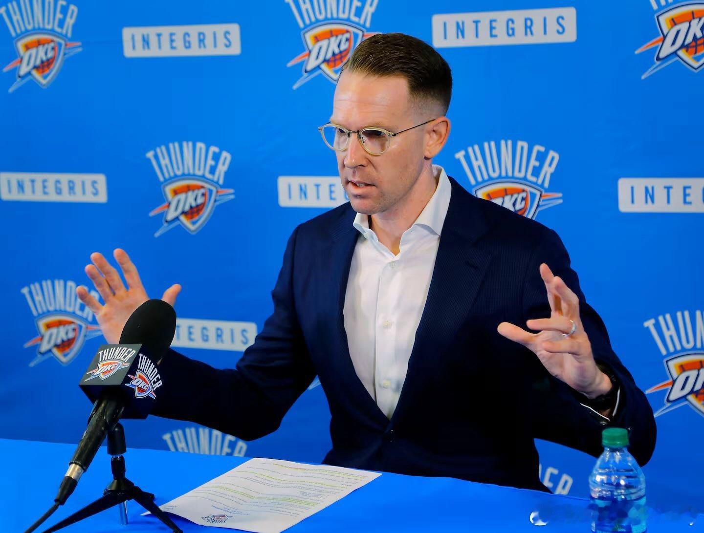 有点惨，快船未来也没了。今天快船被勇士淘汰后，雷霆将获得一个2026年来自快船的