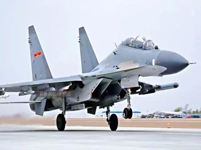 2. 空中绝杀！歼16锁喉台军战机英媒刚曝出重磅消息！台海空域歼16与台军F