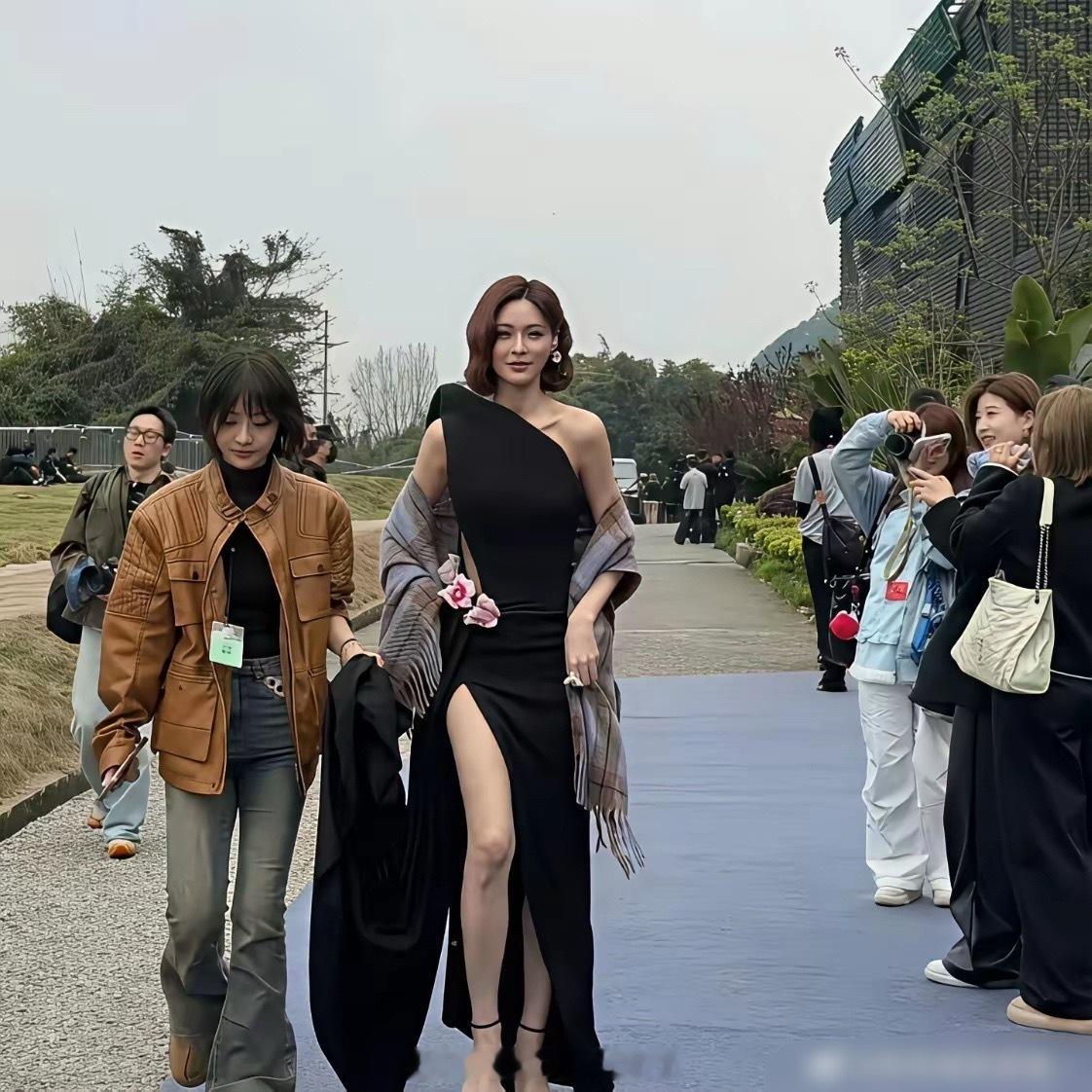一直挺好奇杜海涛当初是怎么被她吸引的。​​​