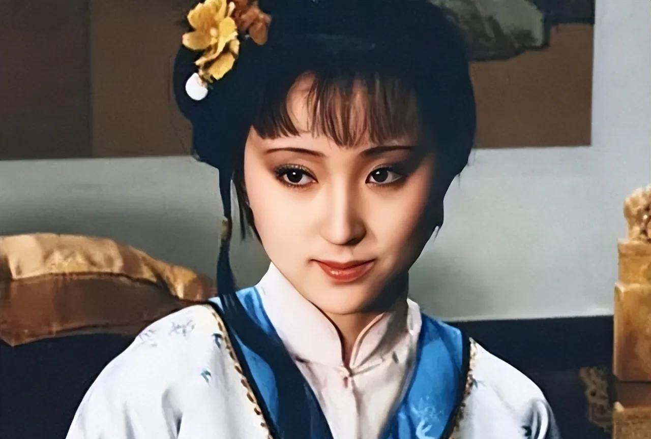 八七版《红楼梦》，这个情节加得太生硬了！林黛玉进贾府时，拜见过了外祖母，舅母王