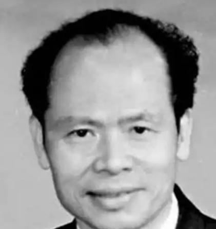 1999年，67岁的谢非，突然被确诊为白血病。在病痛的折磨下，他做了一个出乎意料