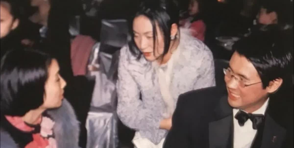 何超琼和梁安琪就好比宗馥莉和他父亲的小三一样，梁安琪那时是受宠的，二房就何超琼出