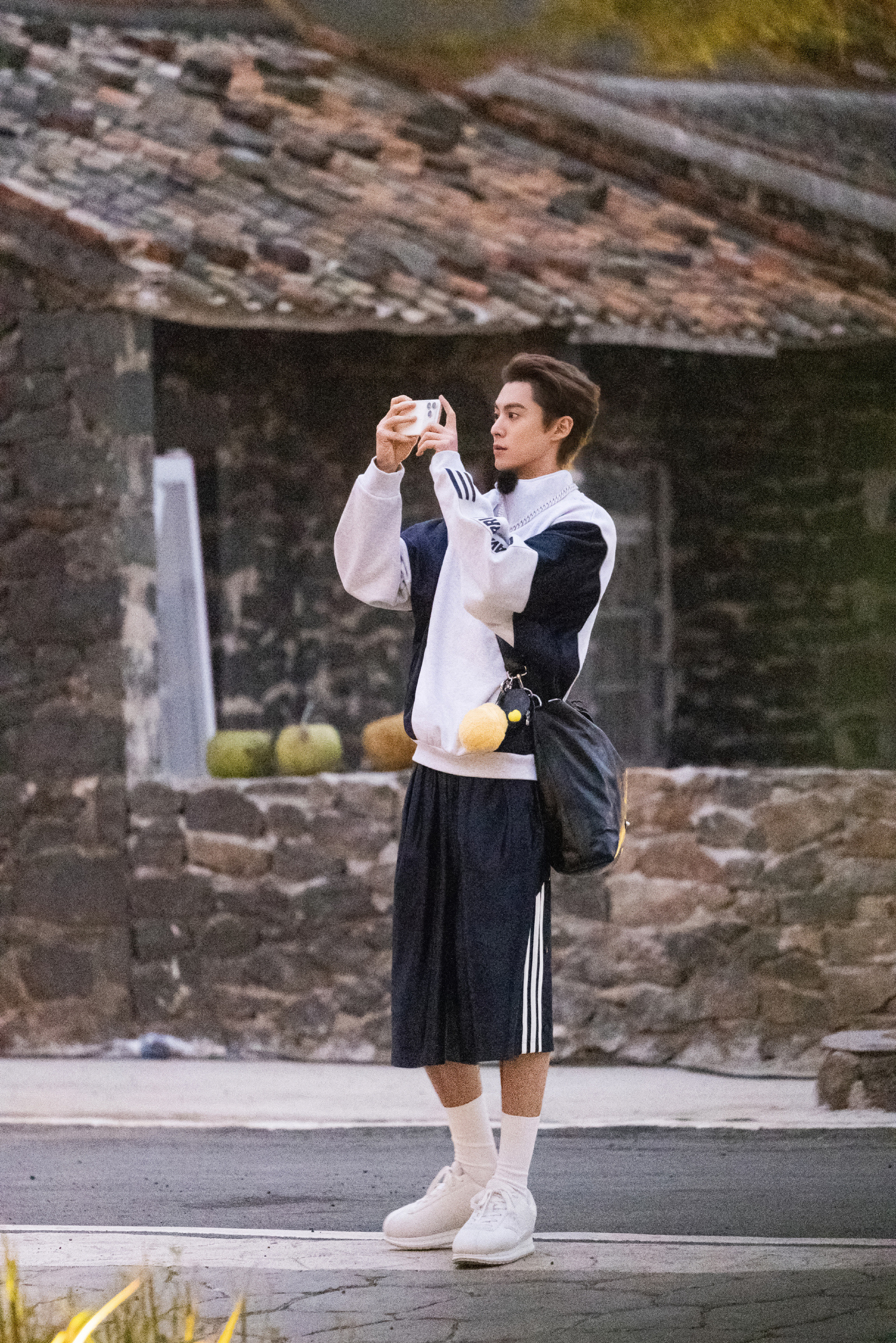 王鹤棣你们这是正经节目吗救命真的好好笑王鹤棣直接灵魂拷问：你们这是正经节目吗？