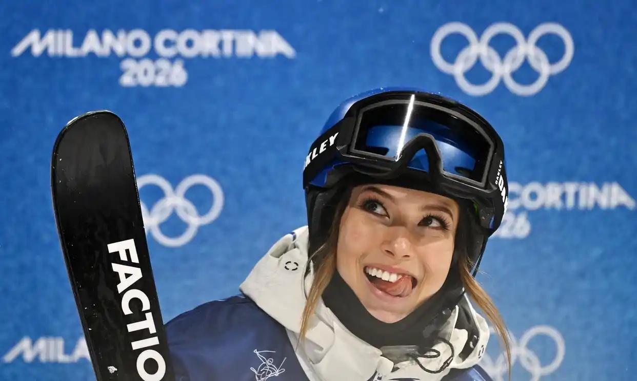 如何评价谷爱凌的技术水平谷爱凌拥有世界顶尖的自由式滑雪技术，难度高、姿态美、落地