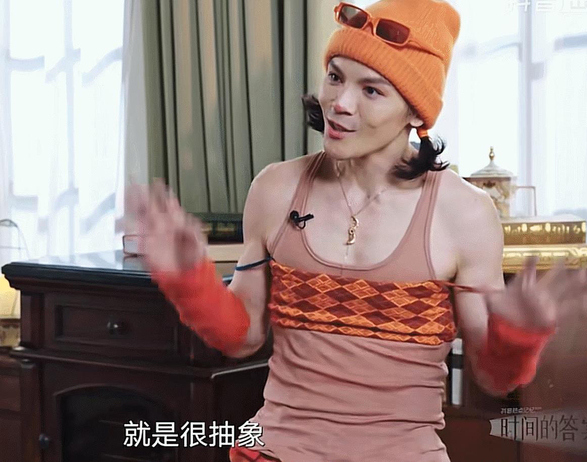 向佐是尝到什么甜头了？为什么最近一直穿女装？向佐的风格越来越老嫂子风格了。你如